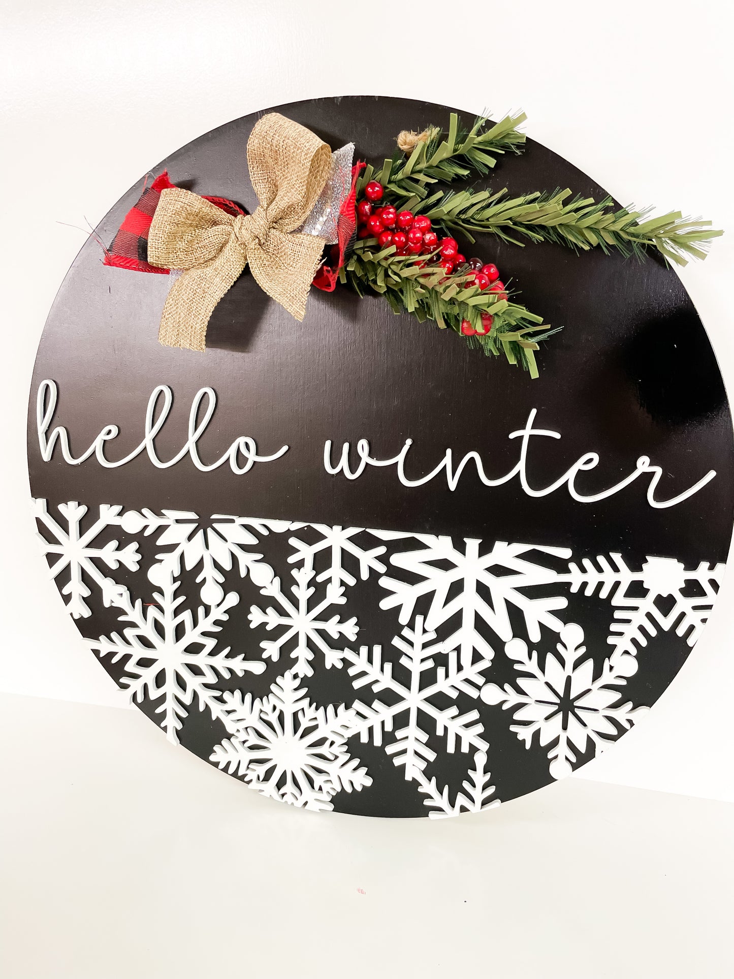 Hello winter round sign