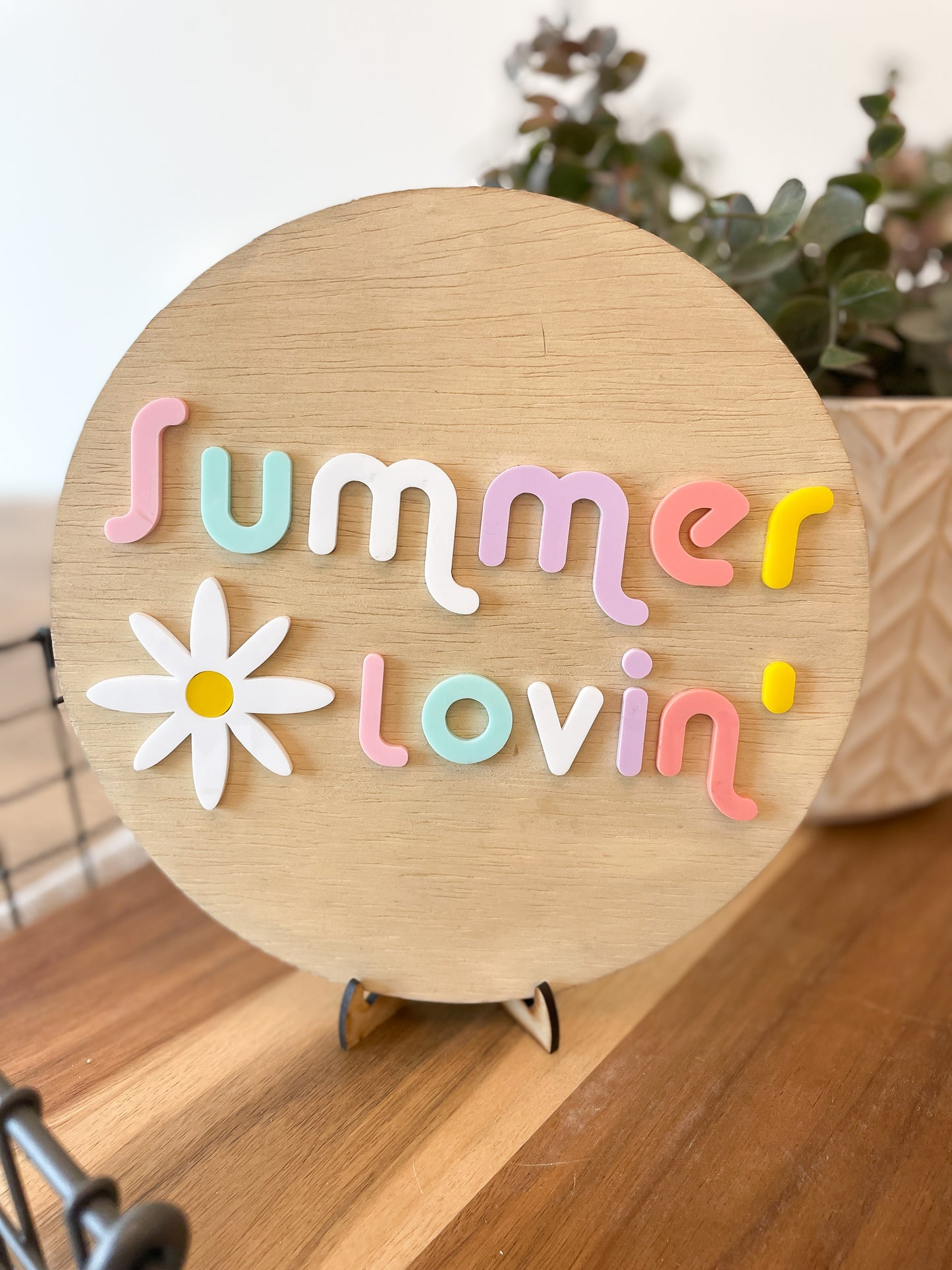 Summer Lovin’ Round Sign