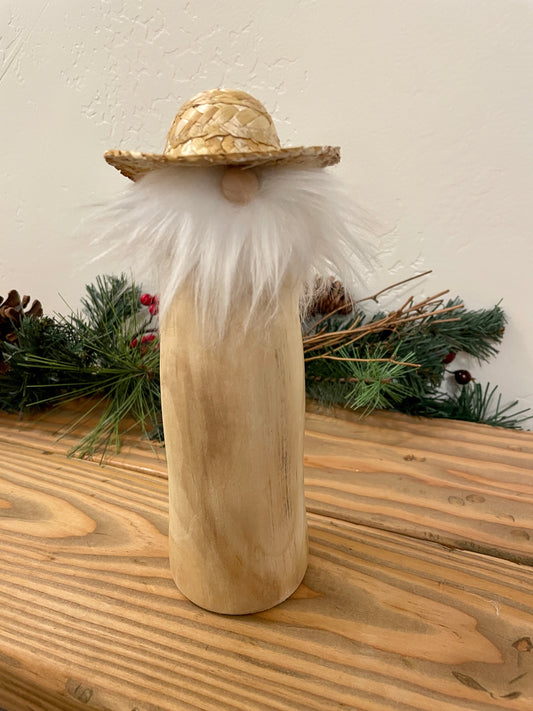 Medium straw hat gnome